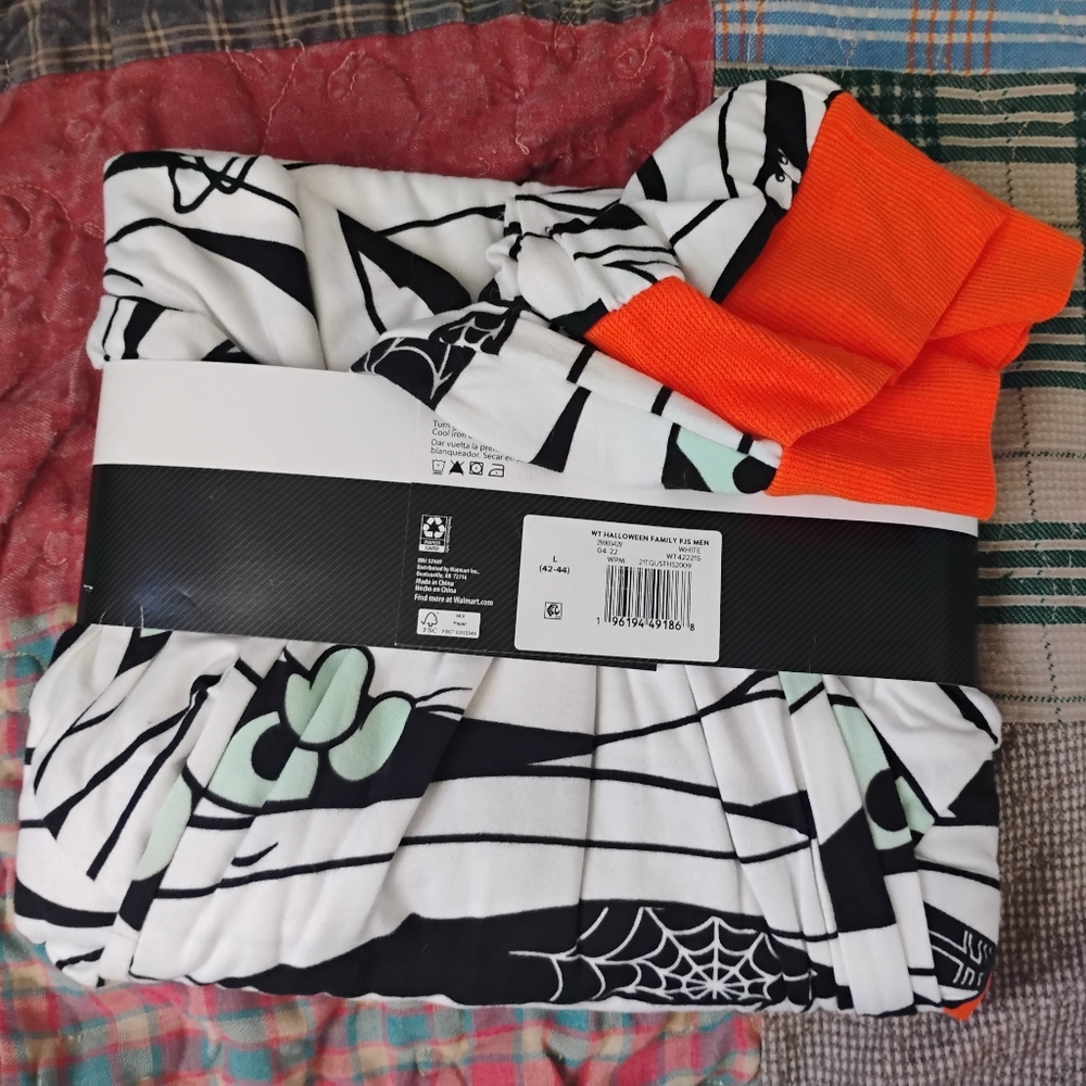 Men's "Dadcula" Glow in the Dark Halloween Pajama Set - Picture 3 of 3